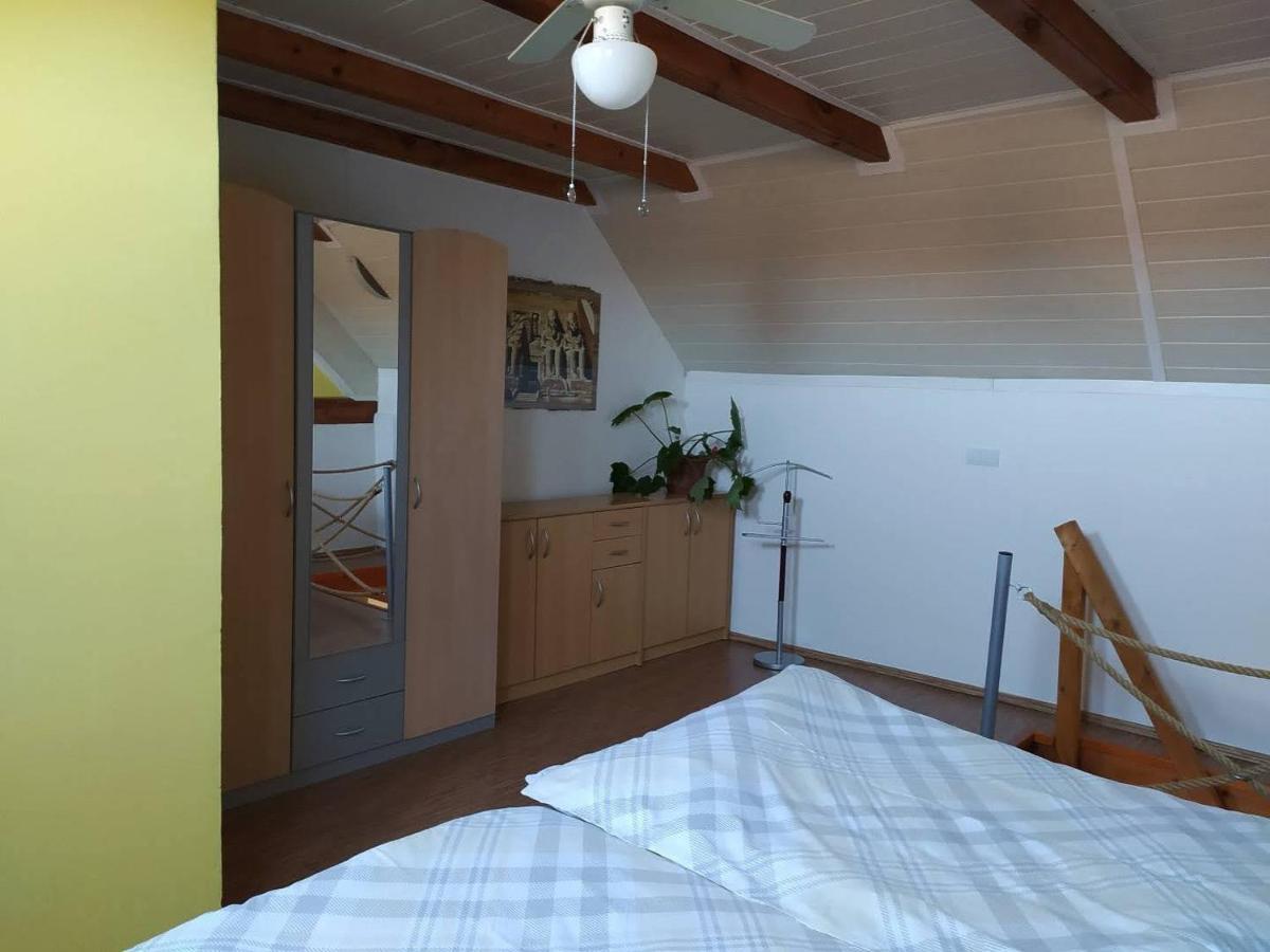 Apartman Na Statku Leilighet Klec Eksteriør bilde