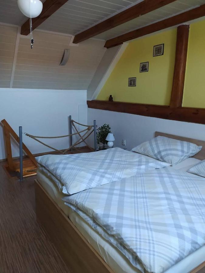 Apartman Na Statku Leilighet Klec Eksteriør bilde